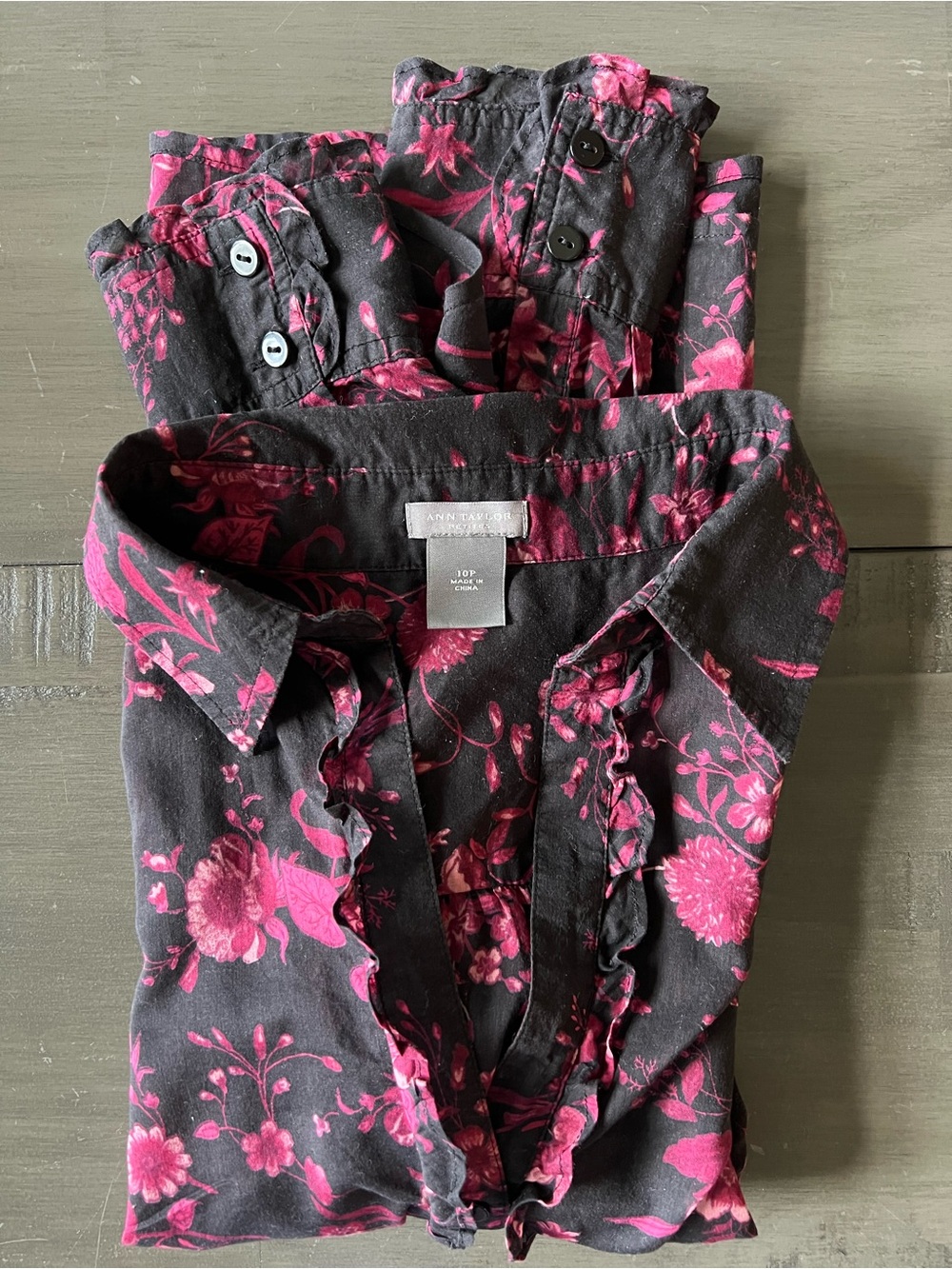 Ann Taylor Vintage Y2K Ruffle Front Button Down Blouse Women’s SZ 10P Black Pink